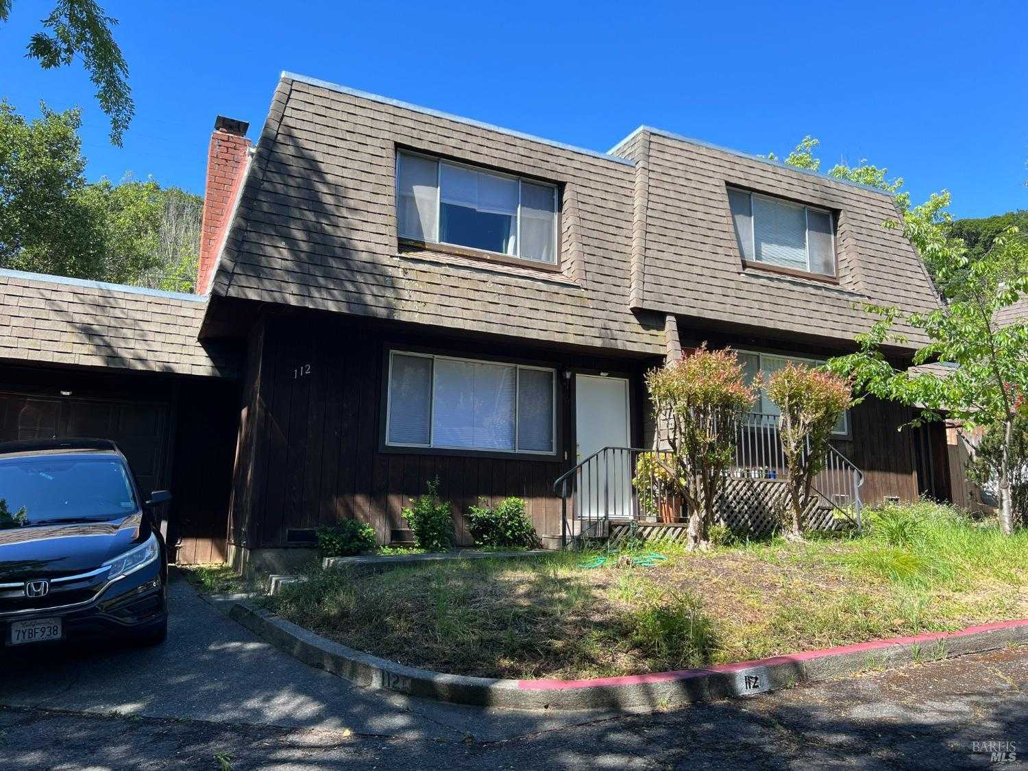 photo 3: 110-112 Reservoir Rd, San Rafael CA 94901