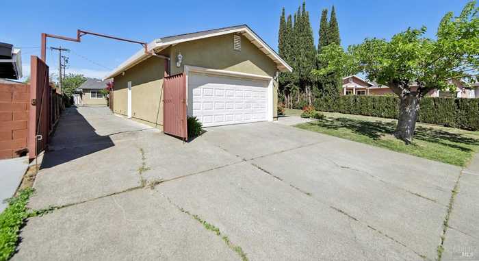 photo 1: 261 Cortland Cir, Vallejo CA 94589