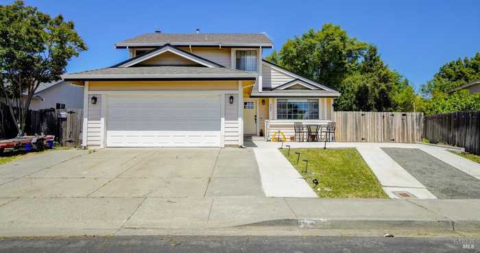 photo 2: 237 Wexford Ln, Vacaville CA 95688