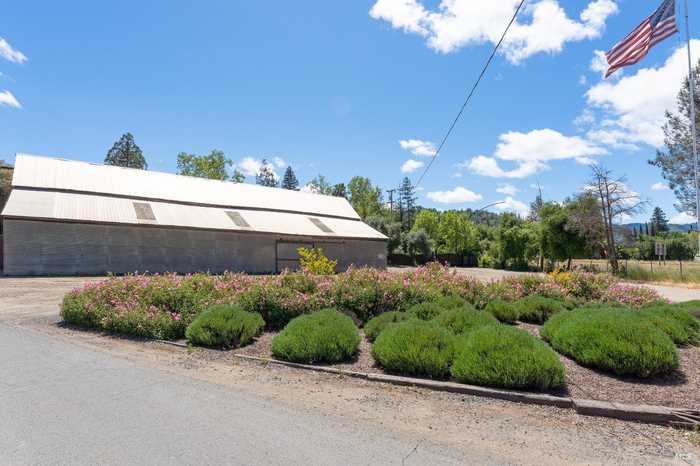 photo 2: 3525 Taylor Dr, Ukiah CA 95482