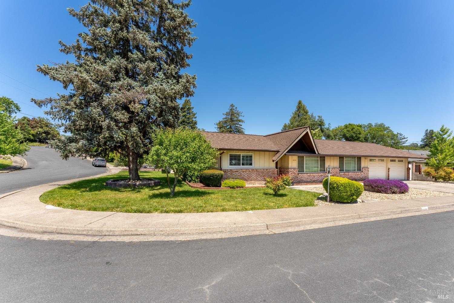 photo 3: 1020 Maple Ave, Ukiah CA 95482