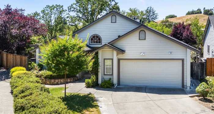 photo 1: 106 Parkwoods Ct, Healdsburg CA 95448