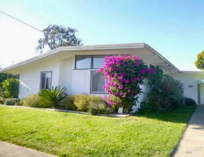 photo 1: 1059 Las Pavadas Ave, San Rafael CA 94903