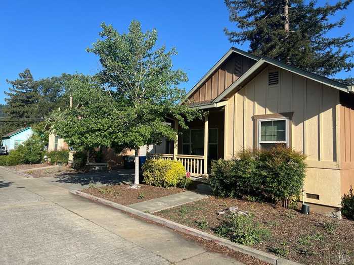 photo 2: 416 N Cloverdale Blvd, Cloverdale CA 95425