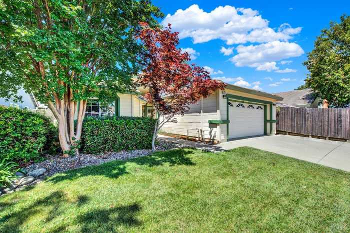 photo 1: 975 Regina Way, Dixon CA 95620