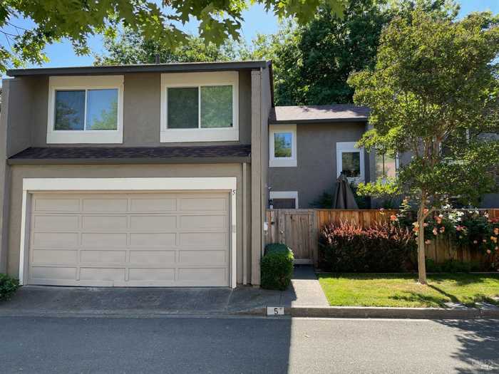 photo 1: 5 Cottonwood Pl, Novato CA 94945