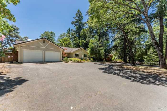 photo 2: 8190 Ridgeview Dr, Redwood Valley CA 95470