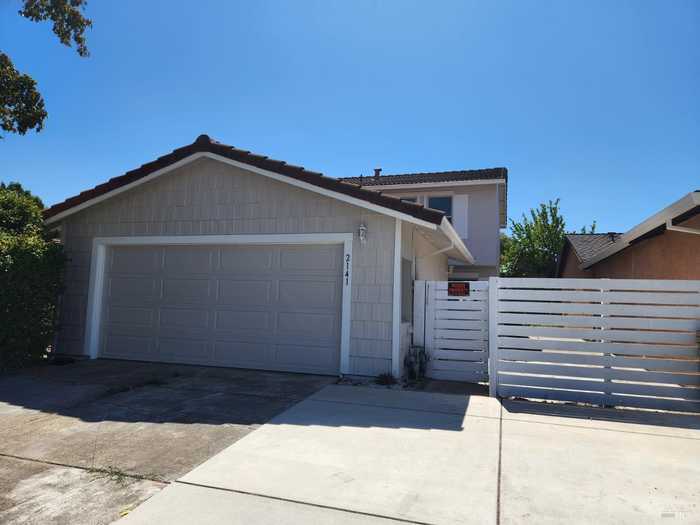 photo 1: 2141 Cedarbrook Dr, Fairfield CA 94534