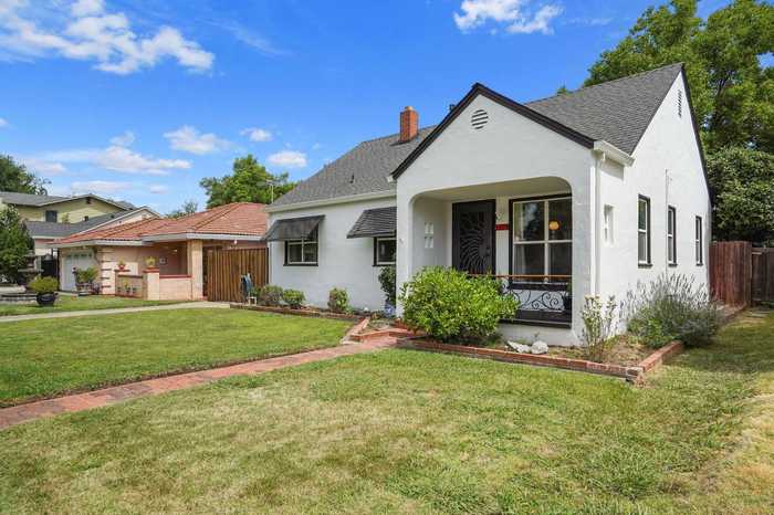 photo 2: 5225 V St, Sacramento CA 95817