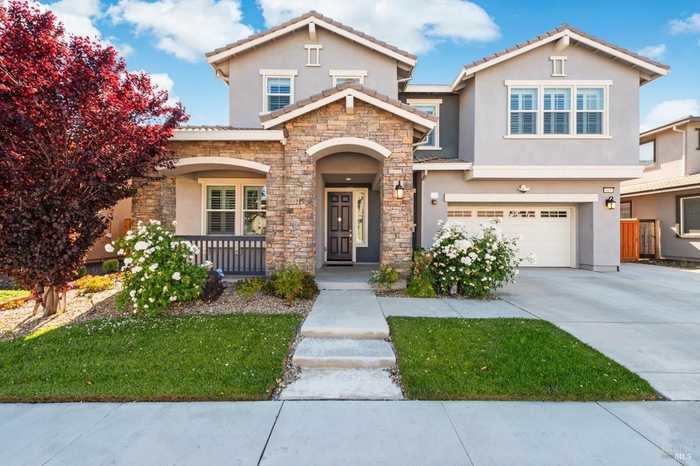 photo 2: 965 Goldfinch Cir, Vacaville CA 95688