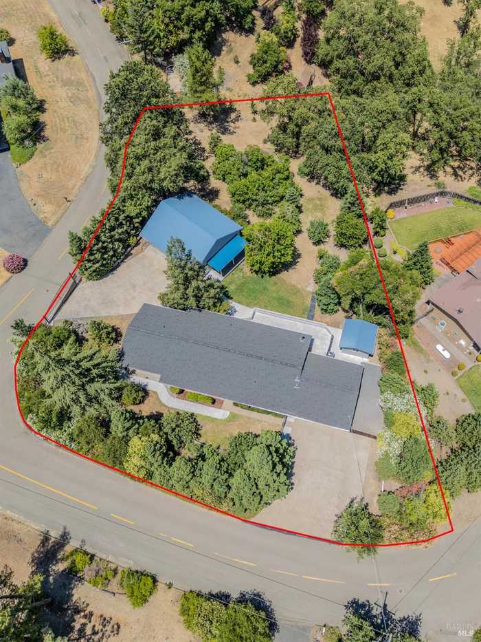 photo 2: 800 Riverside Dr, Ukiah CA 95482