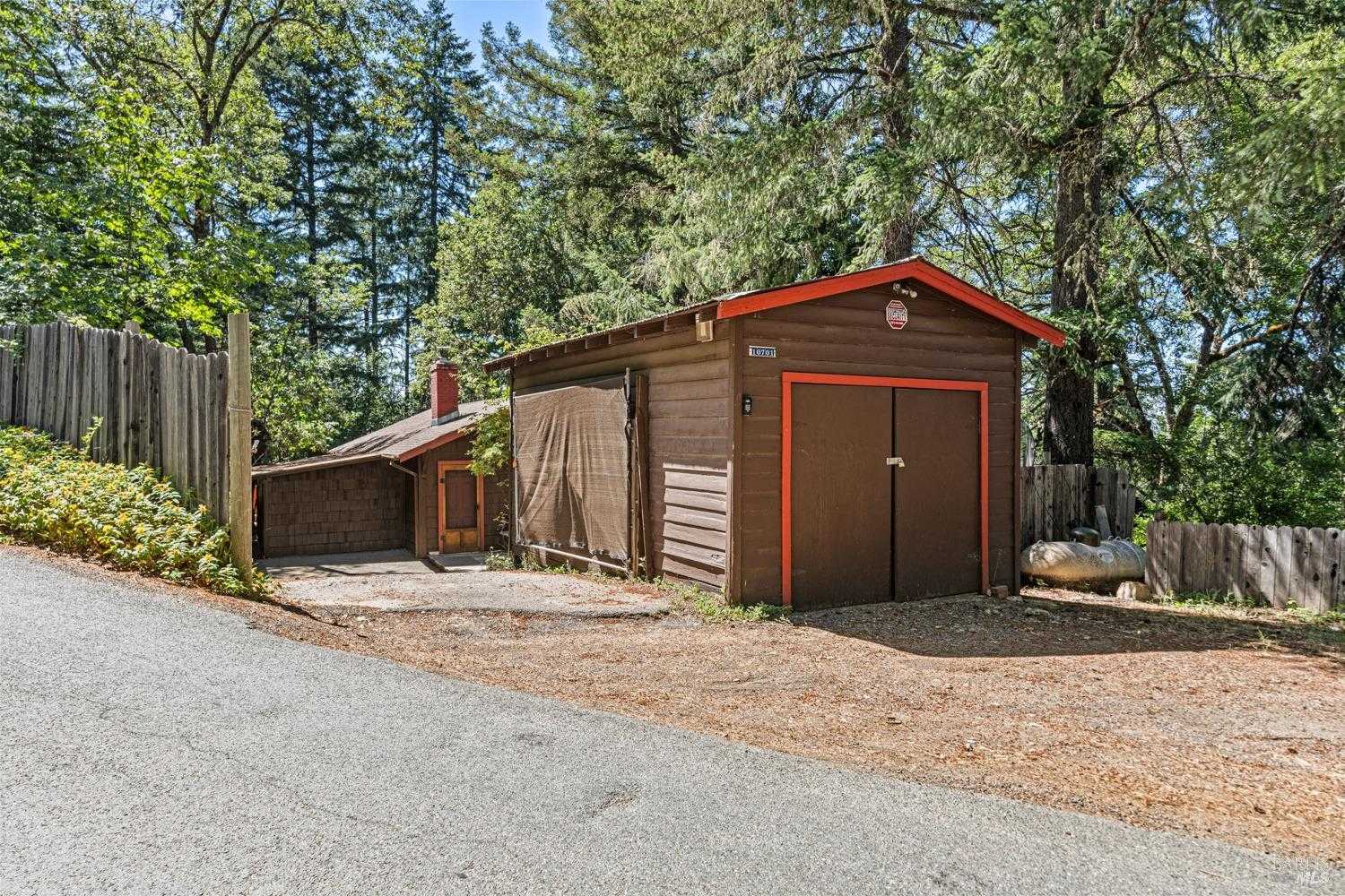 photo 2: 10701 Orr Springs Rd, Ukiah CA 95482