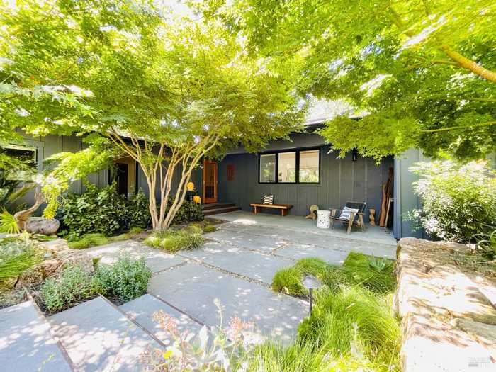 photo 1: 600 Coghlan Rd, Healdsburg CA 95448