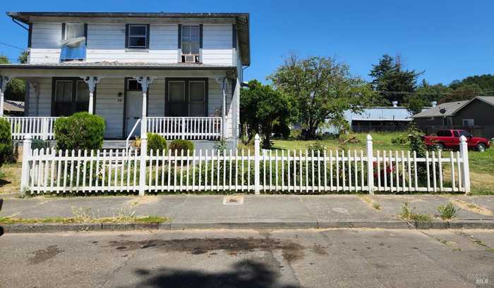 photo 1: 34 Ward St, Healdsburg CA 95448