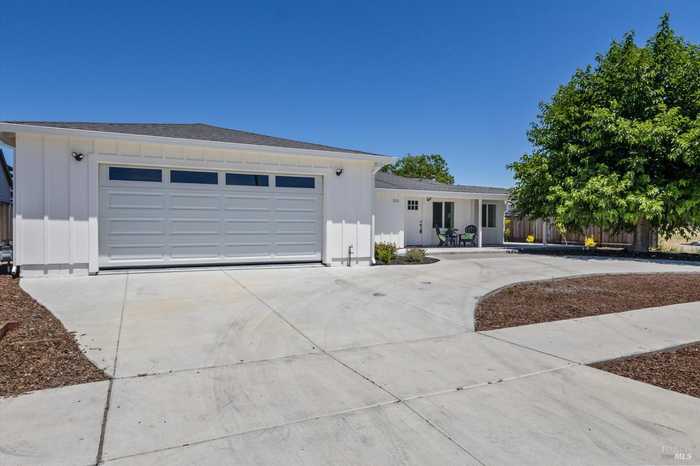 photo 2: 2113 Dennis Ln, Santa Rosa CA 95407