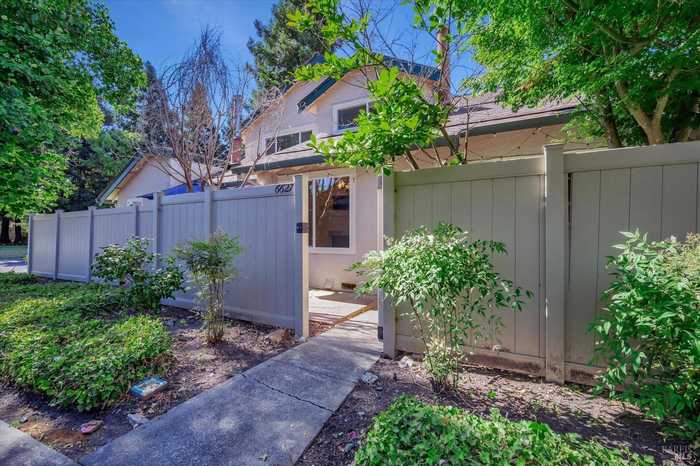 photo 1: 6627 Meadow Pines Ave, Rohnert Park CA 94928