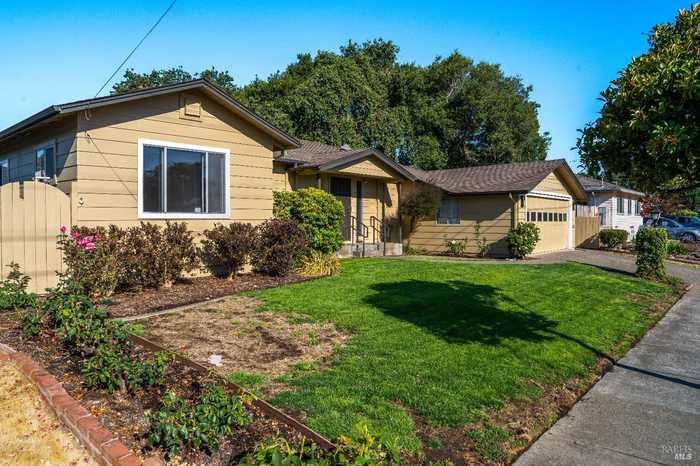 photo 2: 651 Parkside Dr, Santa Rosa CA 95404