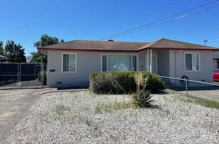 photo 1: 1060 Stevenson St, Santa Rosa CA 95404