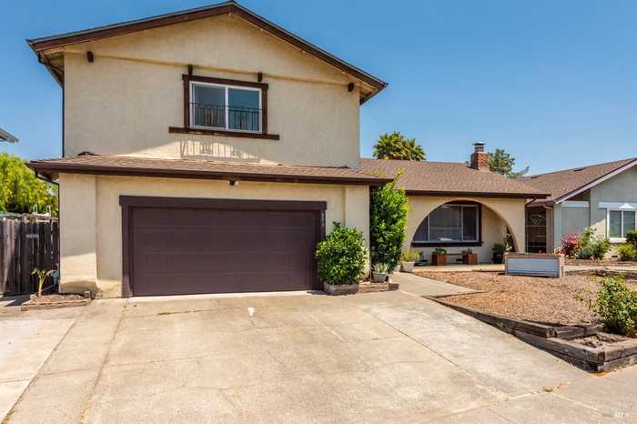 photo 2: 853 Sprucewood Ct, Petaluma CA 94954