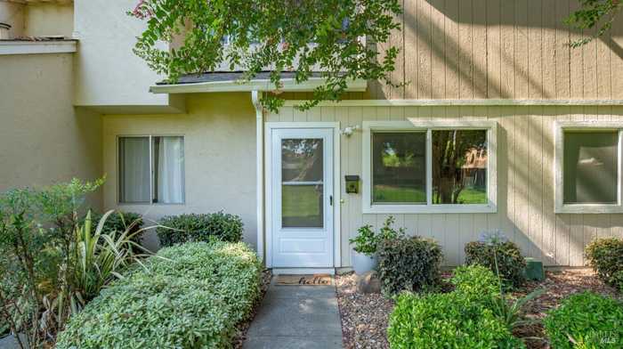 photo 1: 456 Stinson Ave, Vacaville CA 95688