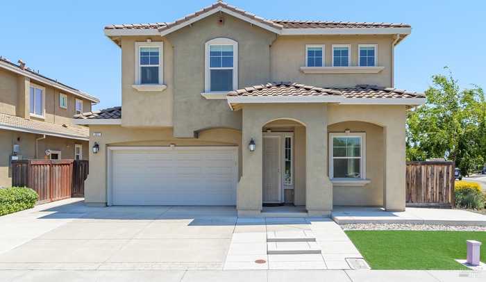 photo 1: 267 Aster St, Vacaville CA 95688