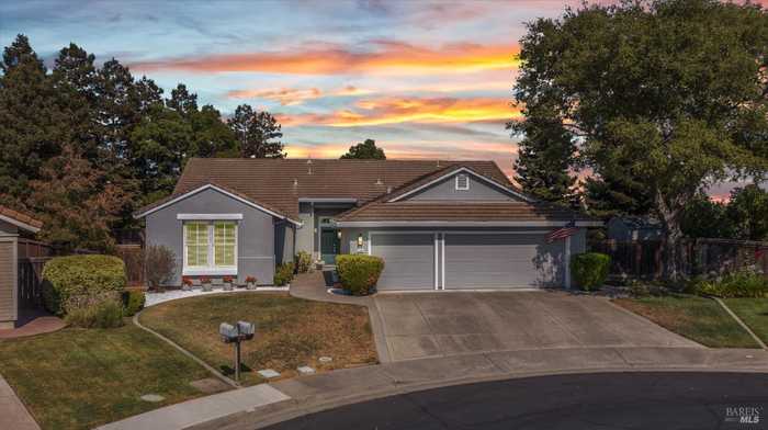 photo 2: 2606 Whispering Oaks Ct, Fairfield CA 94534