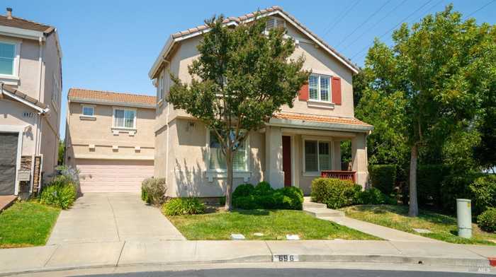 photo 1: 696 Greentree Cir, Fairfield CA 94534