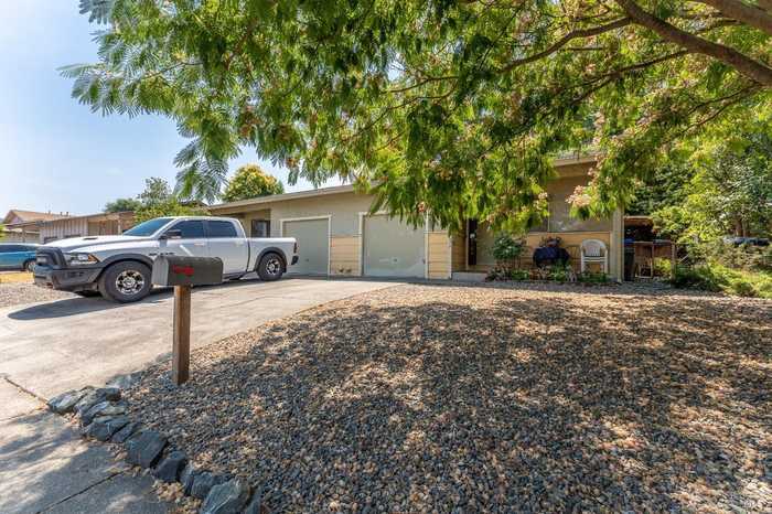 photo 2: 755 El Rio St, Ukiah CA 95482