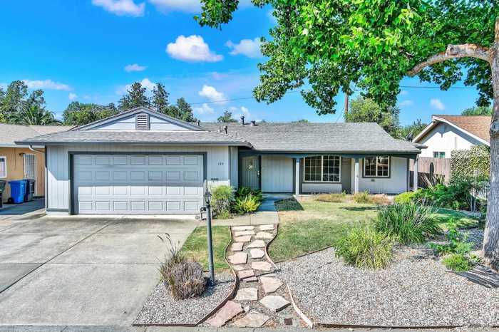 photo 1: 134 Olympic Cir, Vacaville CA 95687