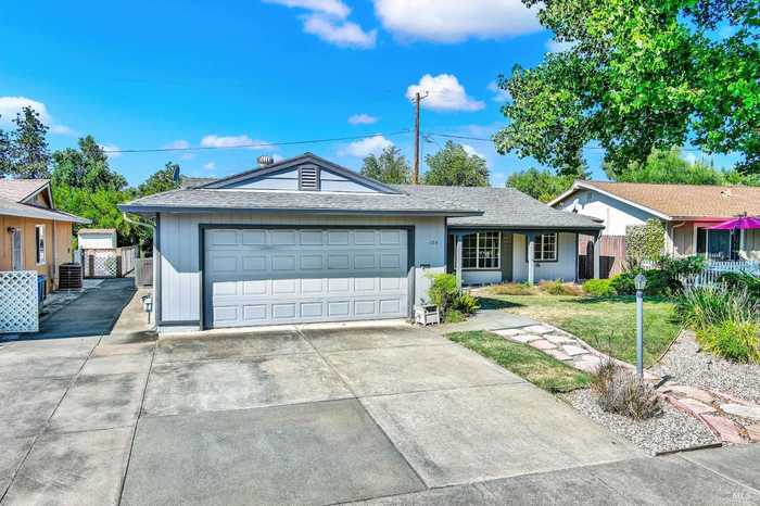 photo 2: 134 Olympic Cir, Vacaville CA 95687