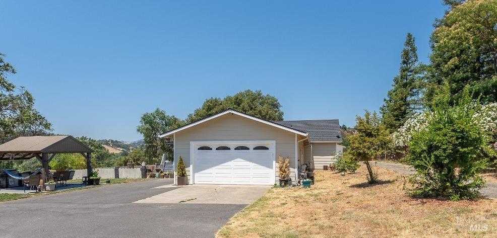 photo 1: 340 Milani Dr, Ukiah CA 95482