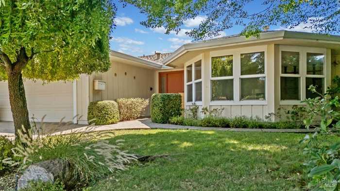 photo 1: 373 Green Field Cir, Santa Rosa CA 95409