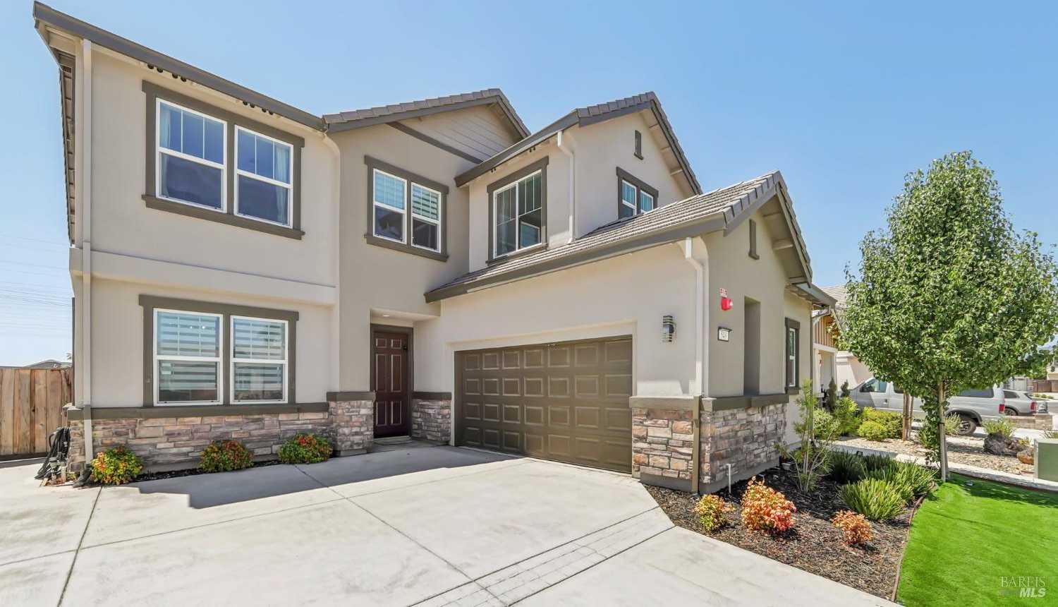 photo 2: 549 Kingbird Cir, Vacaville CA 95688