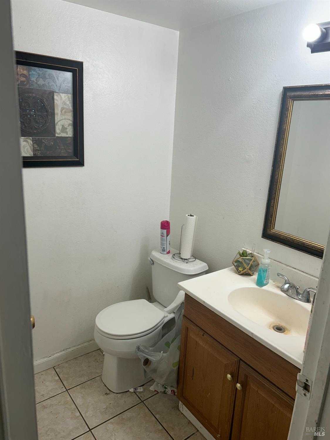 photo 1: 142 Greenwich Cir, Vacaville CA 95687