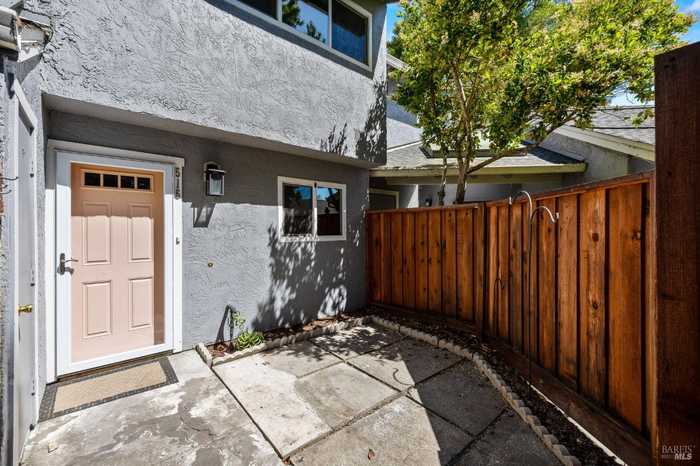 photo 1: 516 Racquet Club Cir, Rohnert Park CA 94928