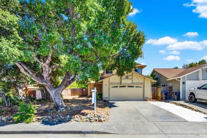 photo 2: 4939 Claremont Ct, Fairfield CA 94534