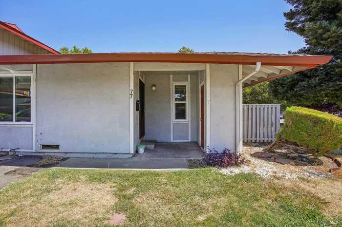 photo 1: 77 Villa Cir, Fairfield CA 94533