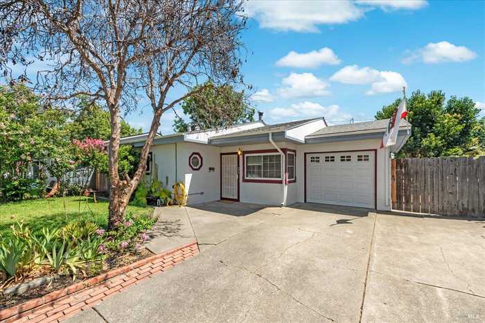 photo 1: 373 Elder St, Vacaville CA 95688