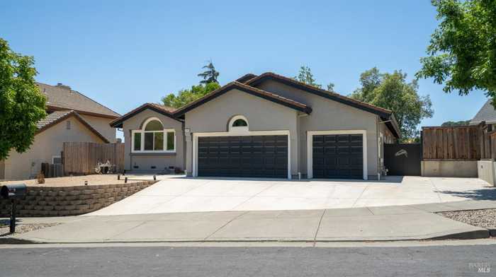 photo 2: 2245 Fox Glen Dr, Fairfield CA 94534