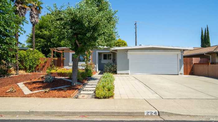 photo 1: 224 Berryessa Dr, Vacaville CA 95687