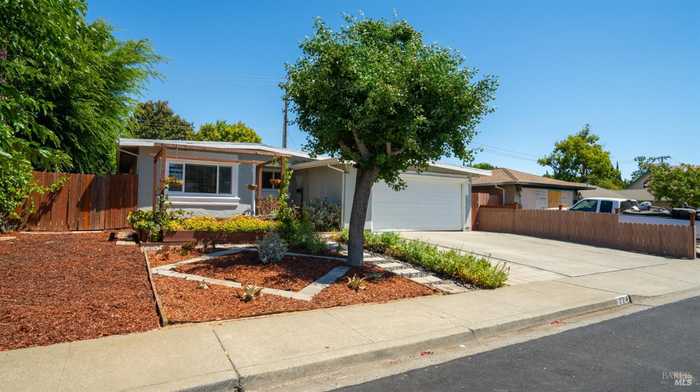 photo 2: 224 Berryessa Dr, Vacaville CA 95687