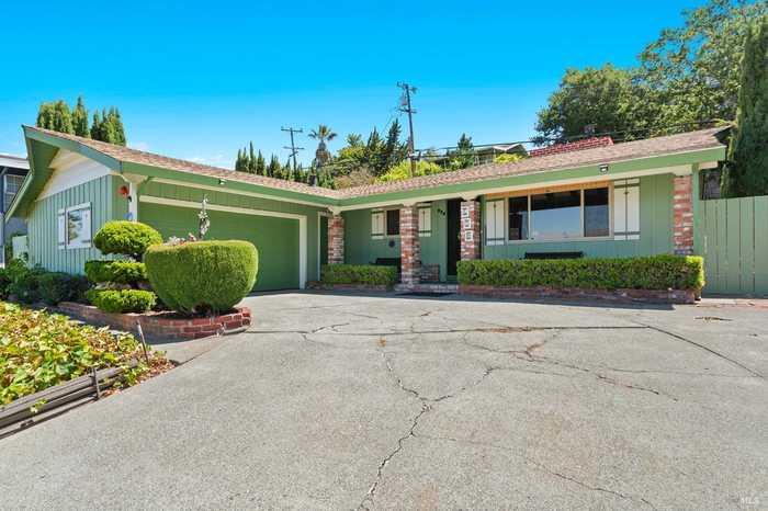 photo 1: 620 Lockwood Dr, Vallejo CA 94591