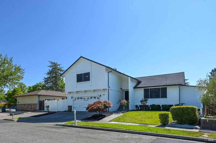 photo 1: 2442 Big Oak Dr, Santa Rosa CA 95401