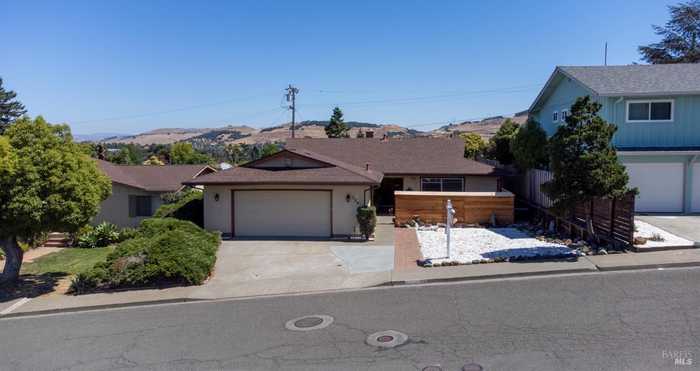 photo 1: 324 Whitecliff Dr, Vallejo CA 94589