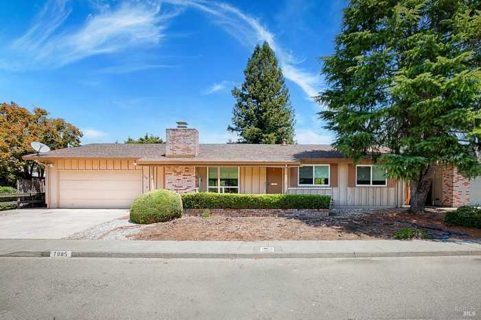 photo 1: 7085 Oak Leaf Dr, Santa Rosa CA 95409