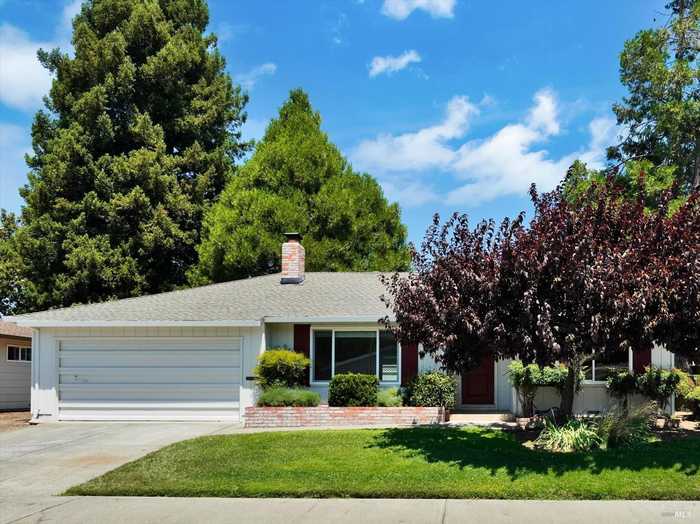 photo 1: 6553 Meadowridge Dr, Santa Rosa CA 95409