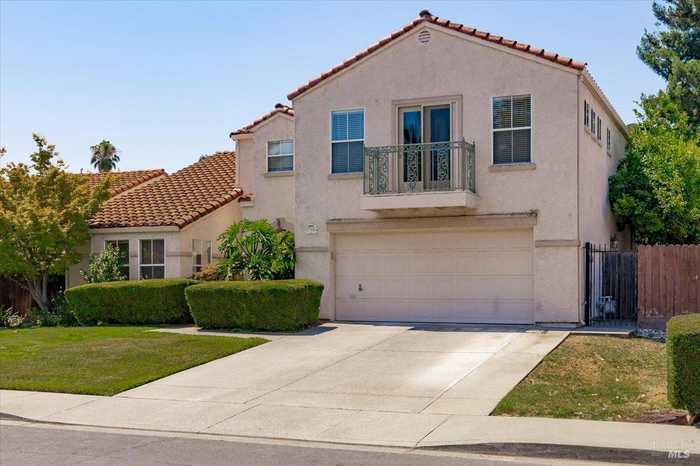 photo 1: 706 Oak Hollow Ave, Vacaville CA 95688