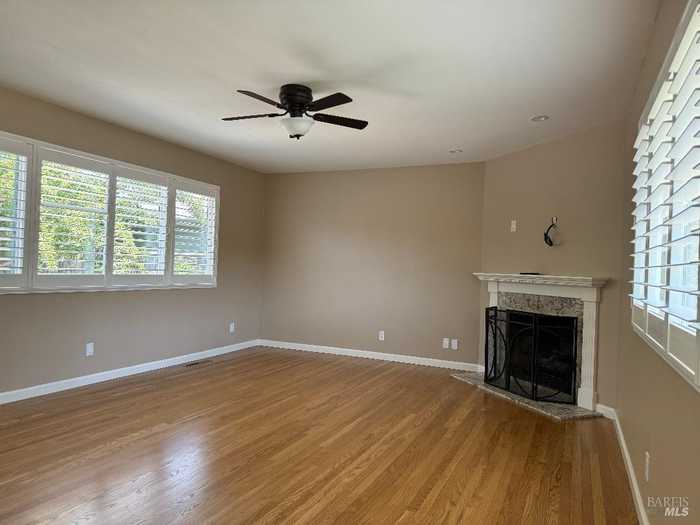 photo 2: 1919 Leafgreen Dr, Santa Rosa CA 95405