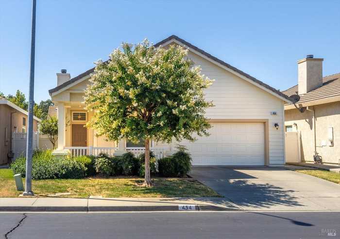 photo 1: 454 Marvin Gardens Dr, Vacaville CA 95687