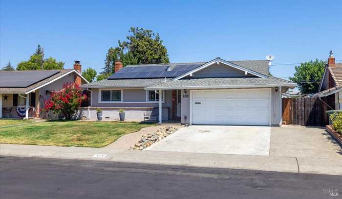 photo 2: 566 Deodara St, Vacaville CA 95688